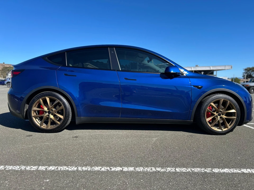 2020 Tesla Model Y Performance - Image 18 of 31
