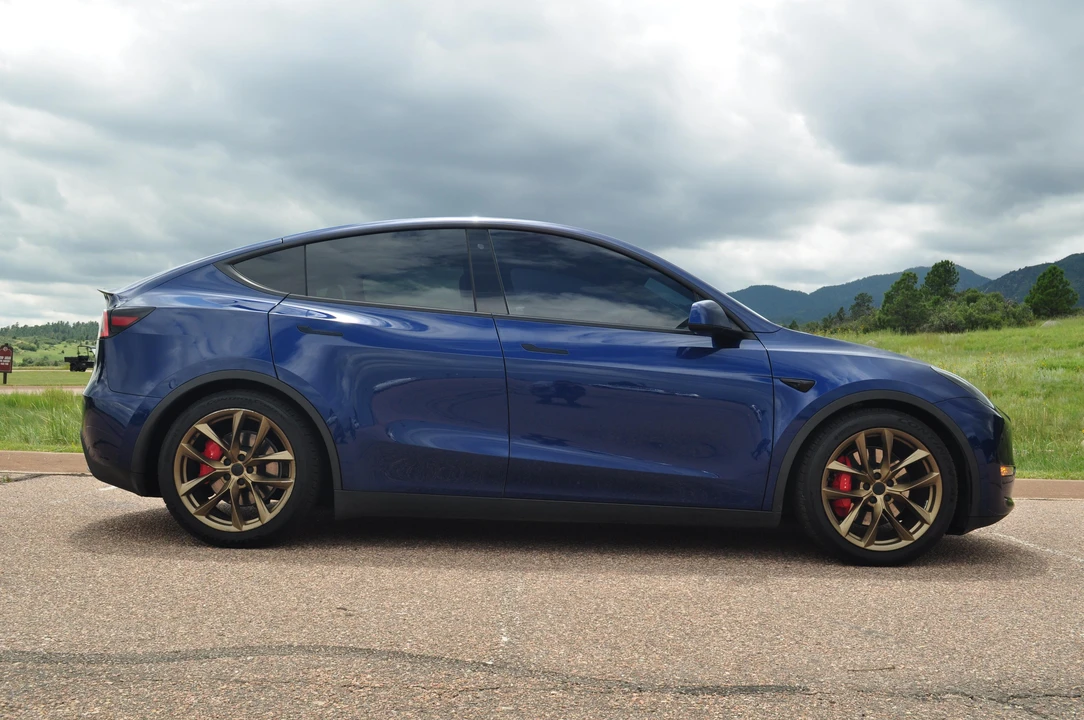 2020 Tesla Model Y Performance - Image 21 of 31