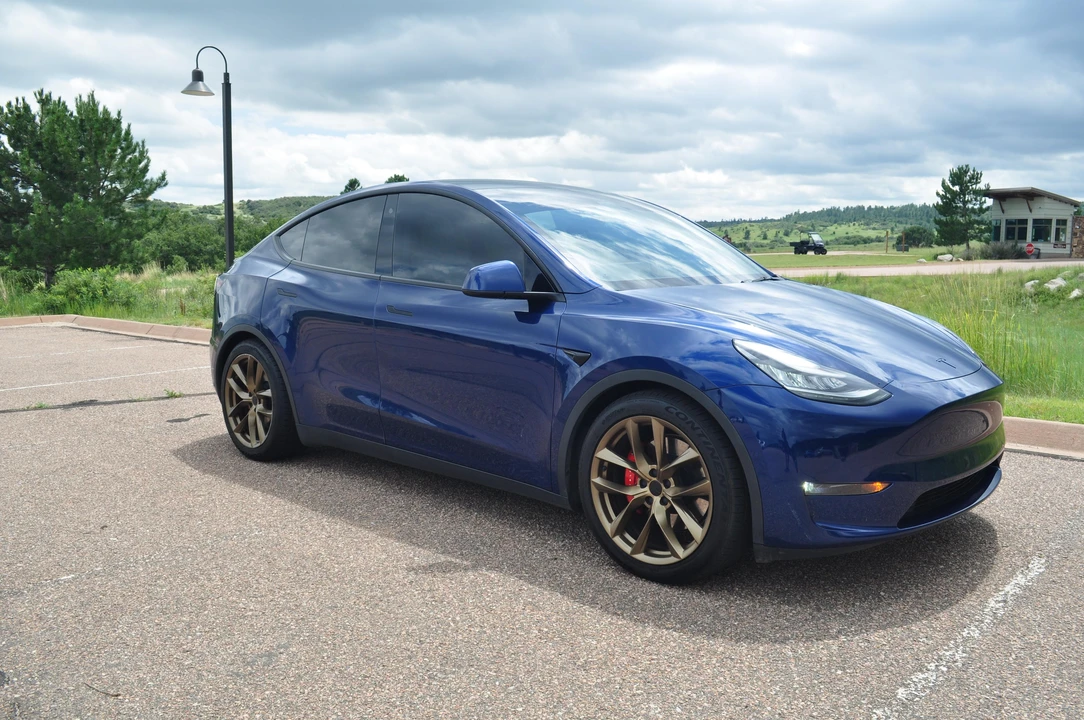 2020 Tesla Model Y Performance - Image 23 of 31