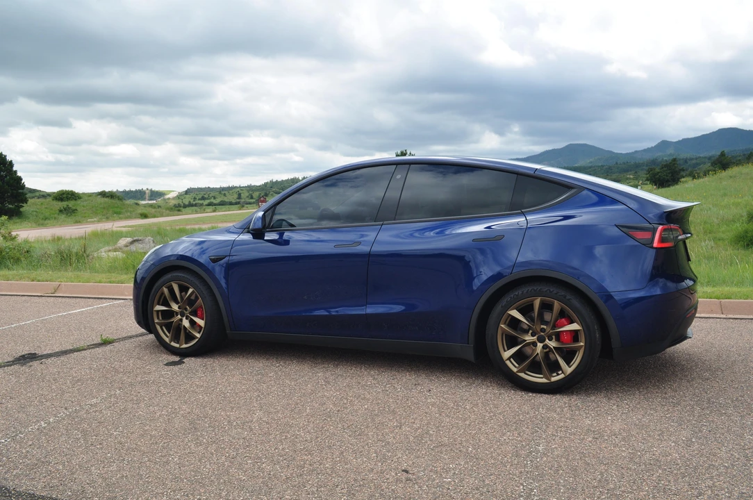 2020 Tesla Model Y Performance - Image 11 of 31
