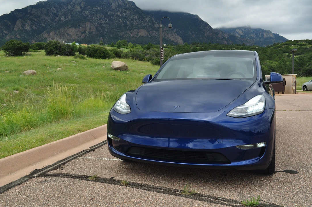 2020 Tesla Model Y Performance - Image 7 of 31