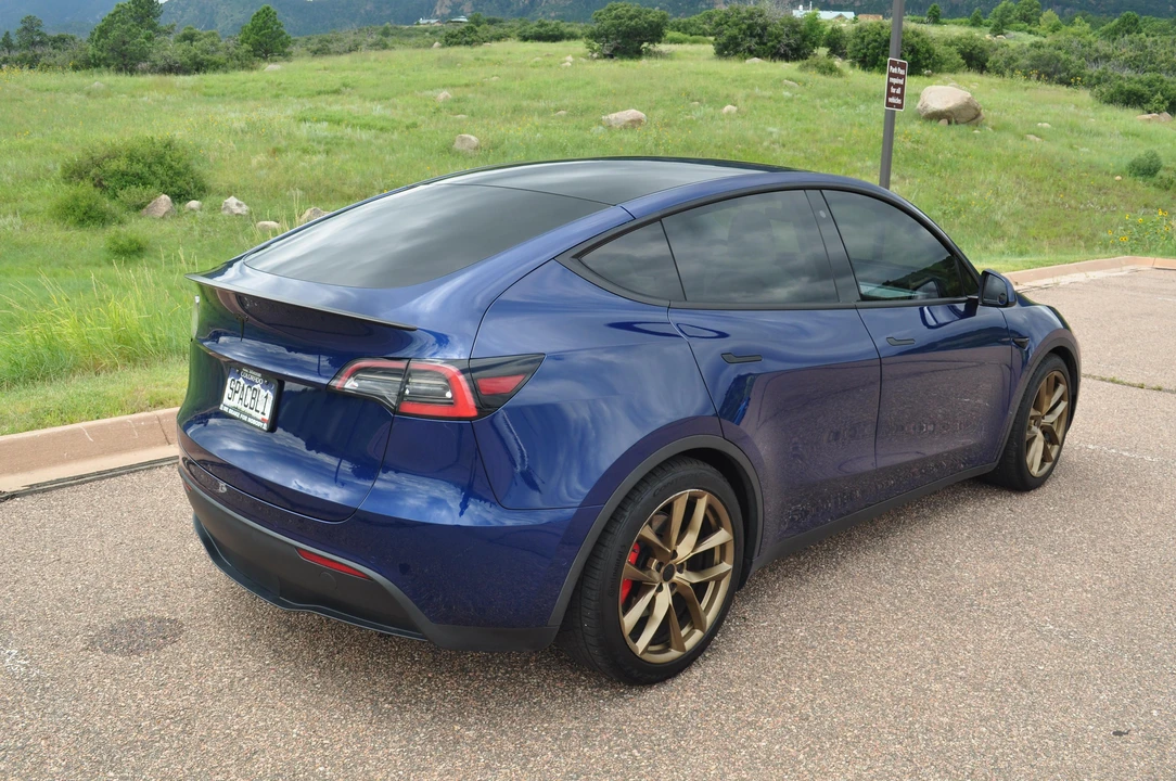 2020 Tesla Model Y Performance - Image 15 of 31