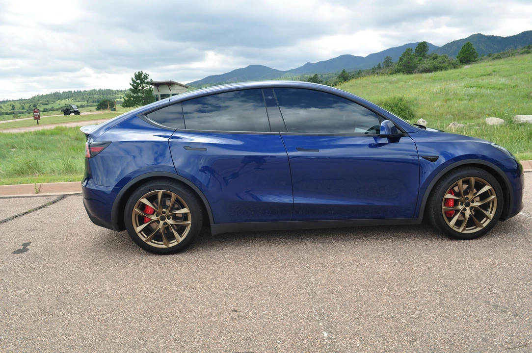 2020 Tesla Model Y Performance - Image 20 of 31