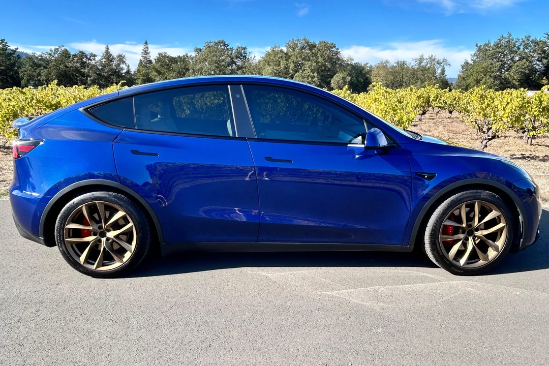 2020 Tesla Model Y Performance - Image 3 of 31