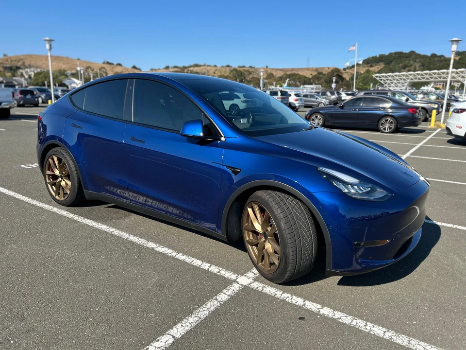 2020 Tesla Model Y Performance - Image 19 of 31