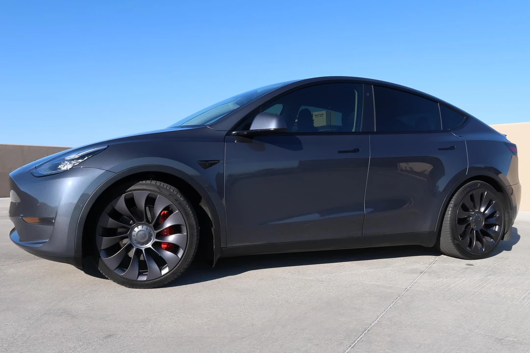 2020 Tesla Model Y Performance - Image 10 of 31