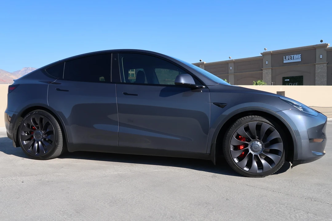 2020 Tesla Model Y Performance - Image 3 of 31
