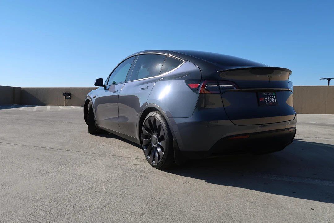 2020 Tesla Model Y Performance - Image 13 of 31