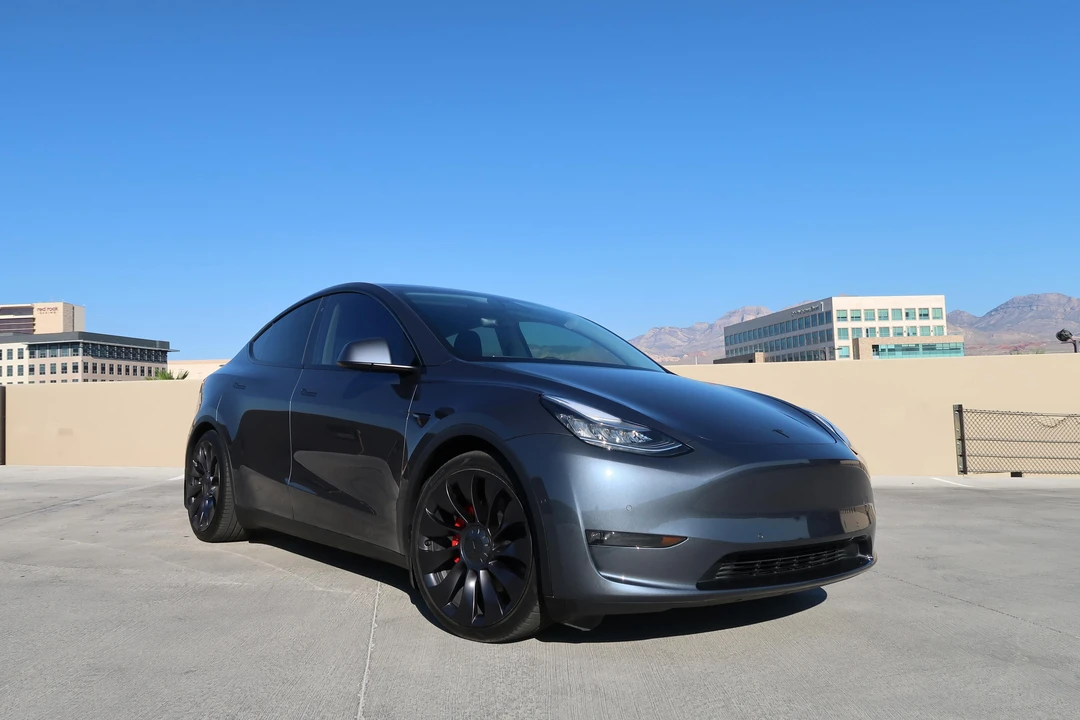 2020 Tesla Model Y Performance - Image 25 of 31