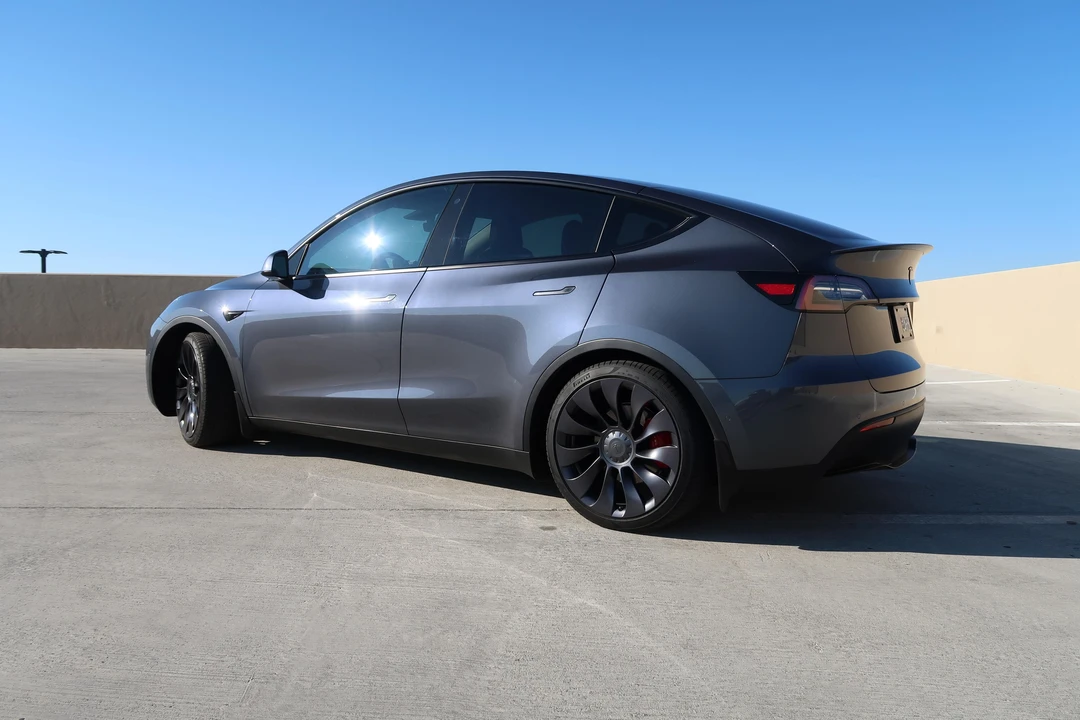 2020 Tesla Model Y Performance - Image 11 of 31