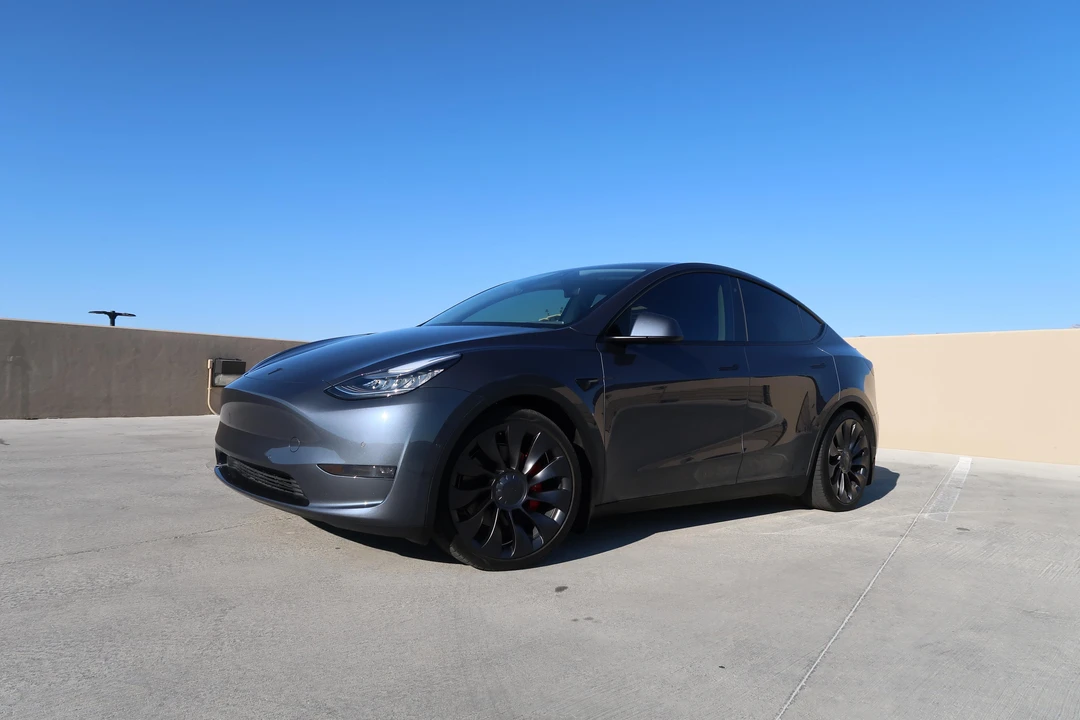2020 Tesla Model Y Performance - Image 8 of 31