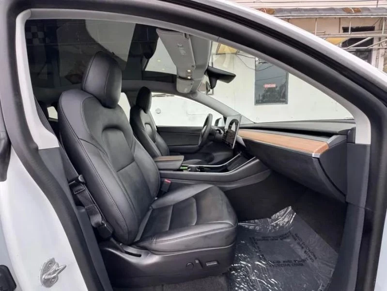 2020 Tesla Model Y Performance - Image 9 of 12