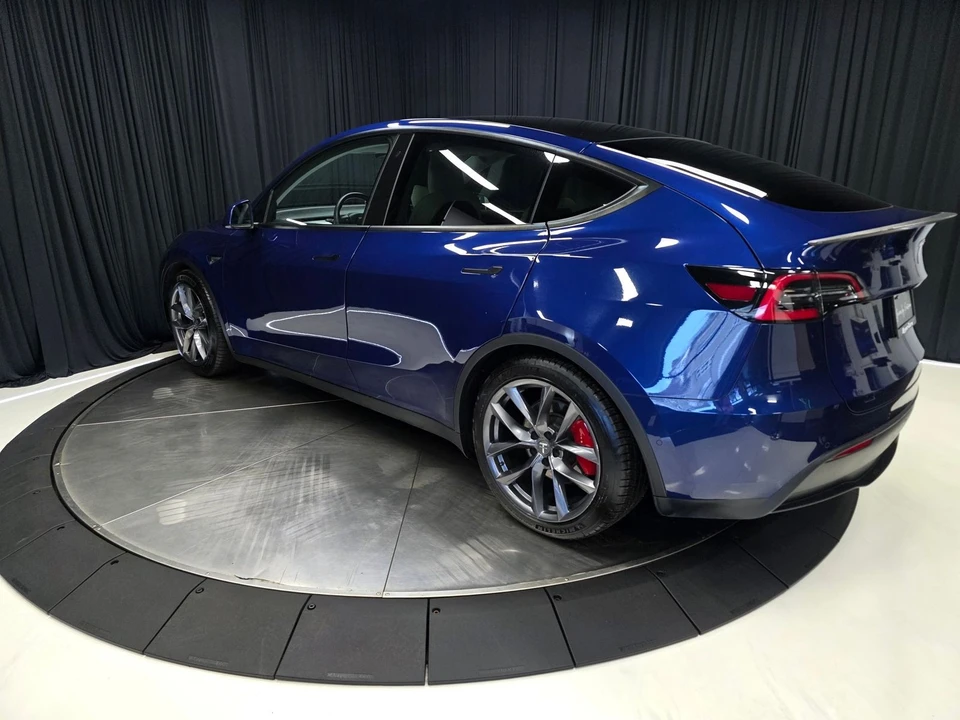 2020 Tesla Model Y Performance - Image 10 of 31