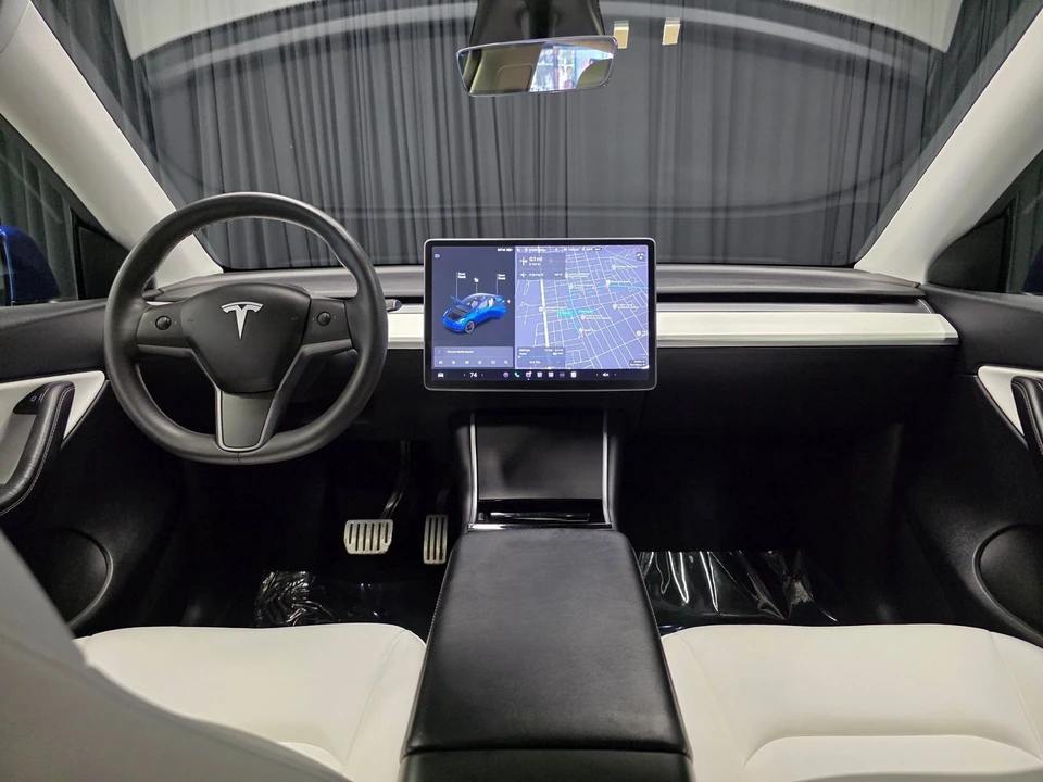 2020 Tesla Model Y Performance - Image 19 of 31