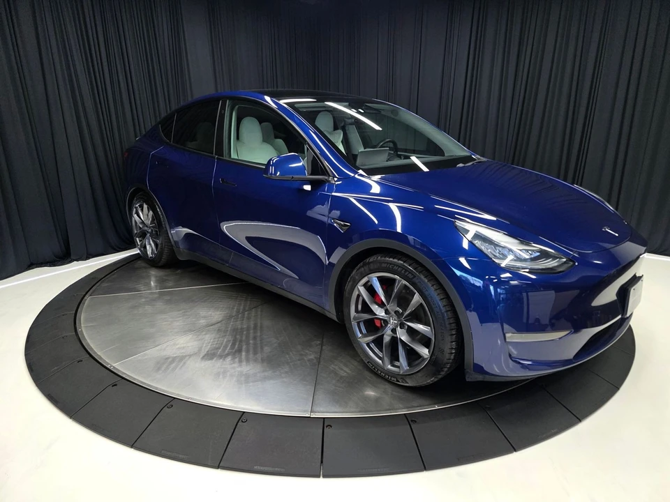 2020 Tesla Model Y Performance - Image 14 of 31