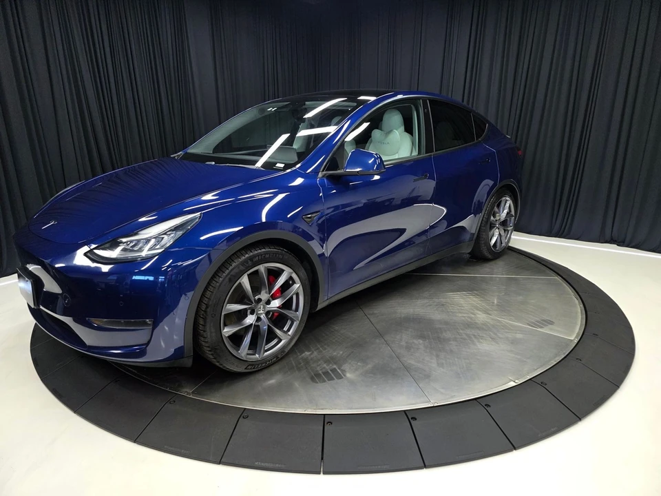 2020 Tesla Model Y Performance - Image 8 of 31