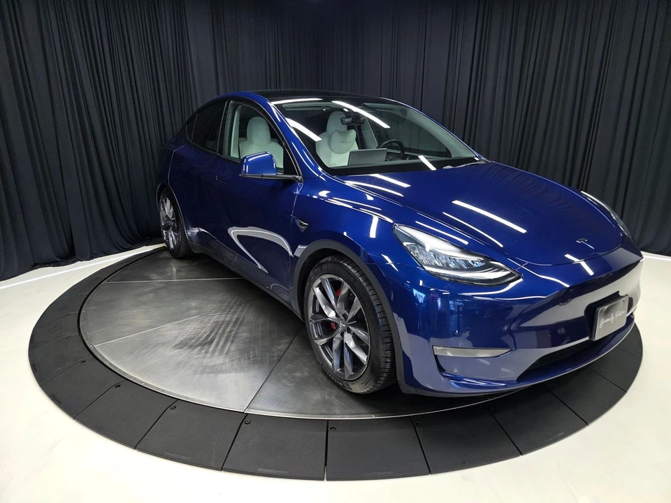2020 Tesla Model Y Performance - Image 6 of 31
