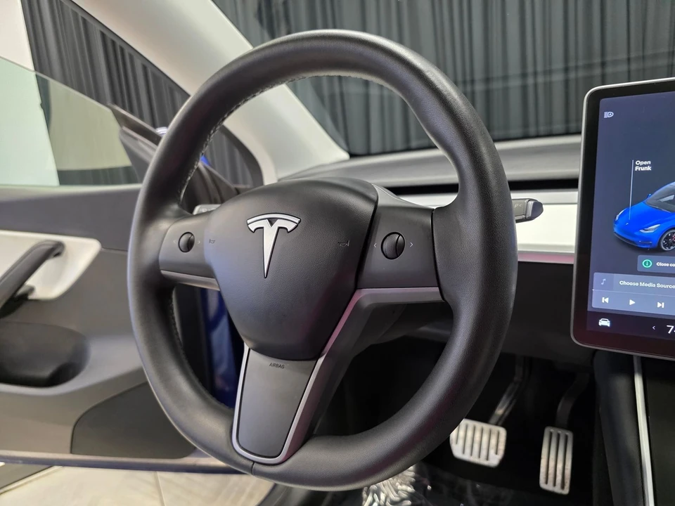2020 Tesla Model Y Performance - Image 21 of 31