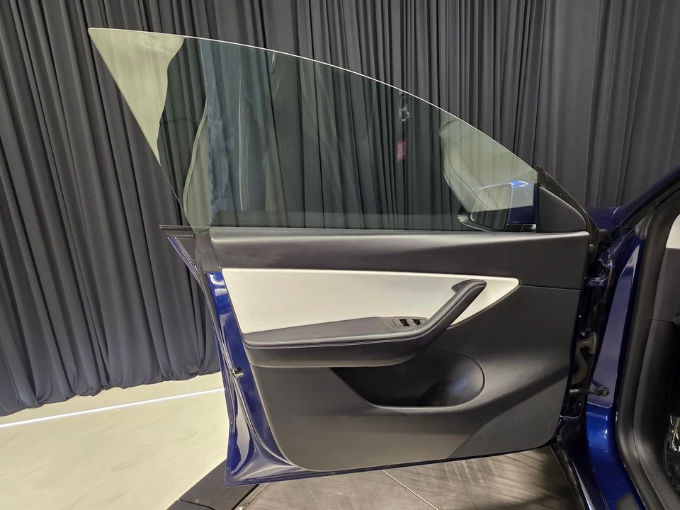 2020 Tesla Model Y Performance - Image 15 of 31