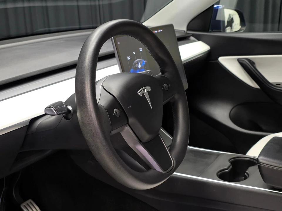 2020 Tesla Model Y Performance - Image 18 of 31