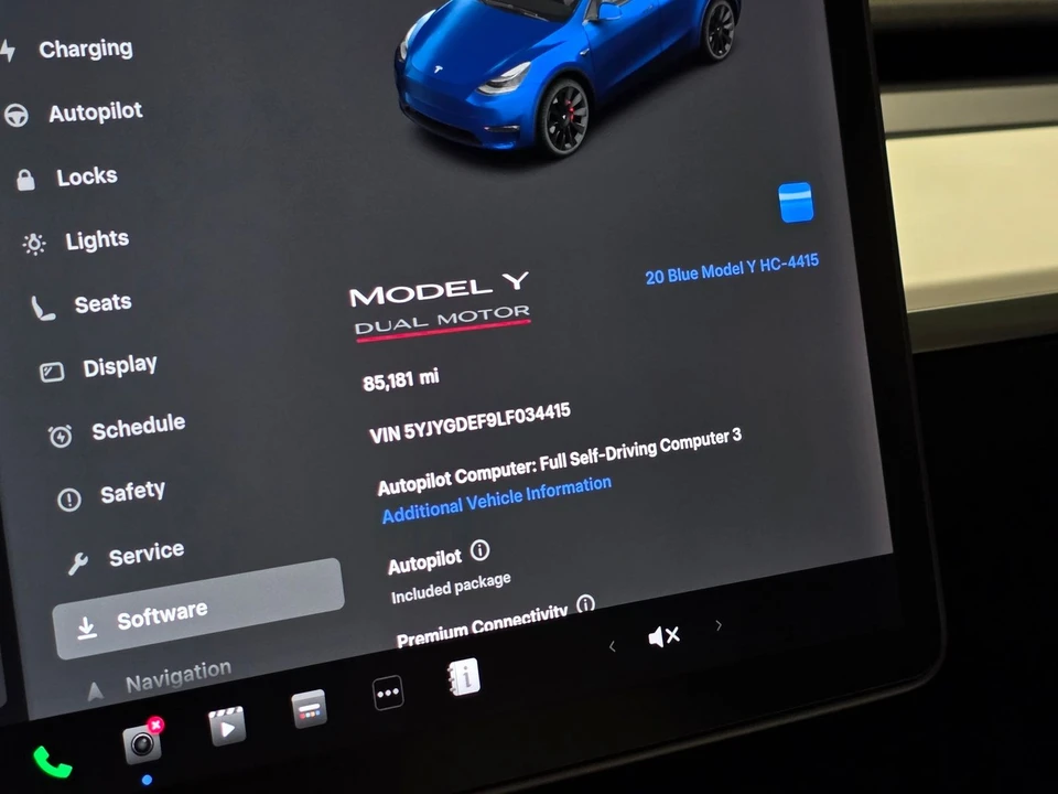 2020 Tesla Model Y Performance - Image 4 of 31