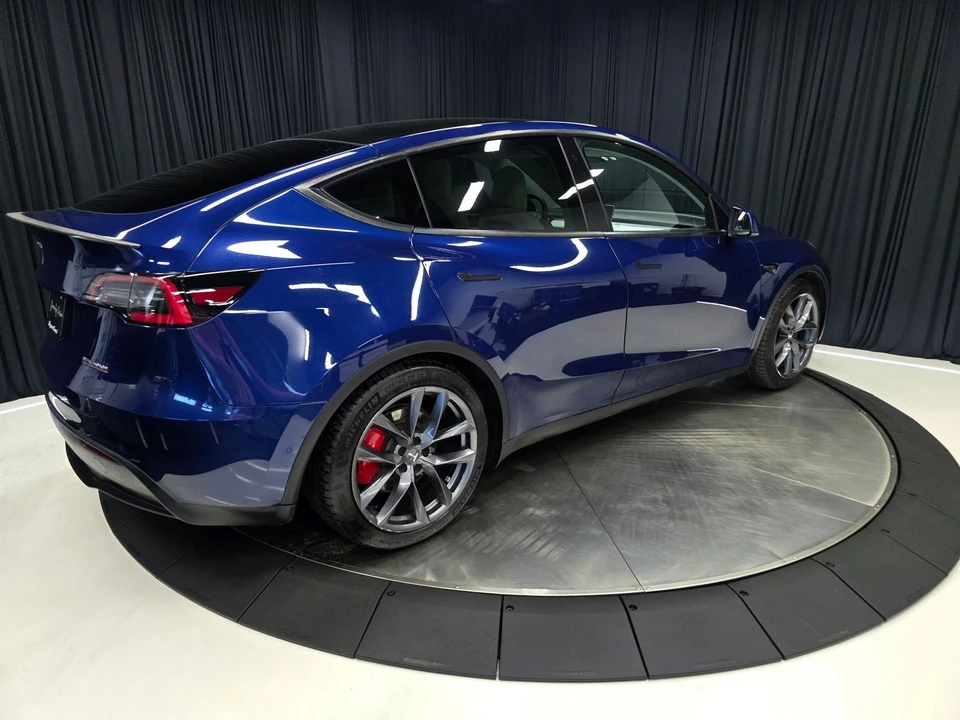 2020 Tesla Model Y Performance - Image 12 of 31