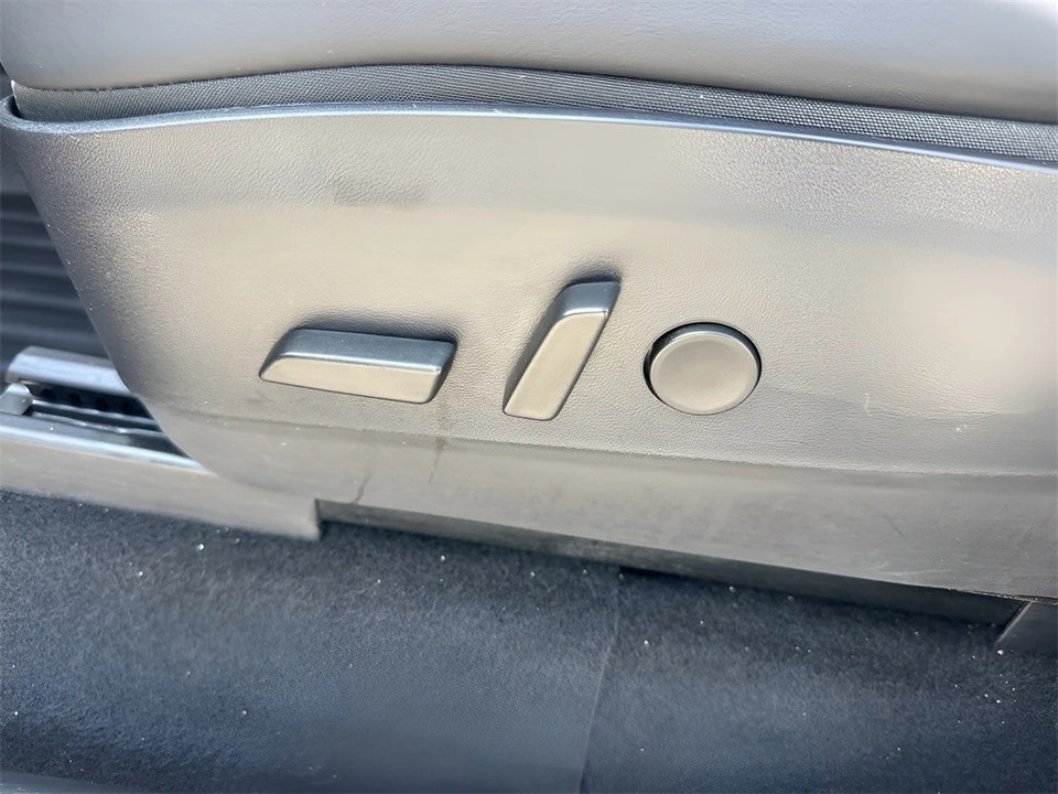 2020 Tesla Model Y Performance - Image 10 of 12