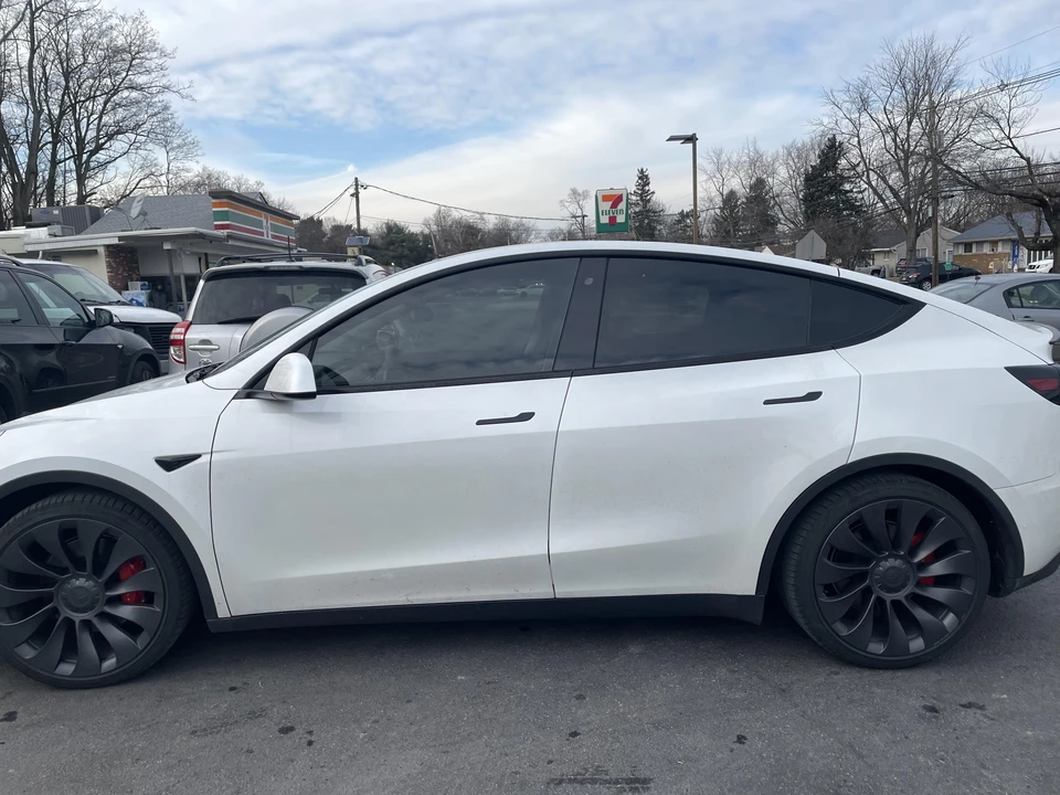 2020 Tesla Model Y Performance - Image 22 of 31