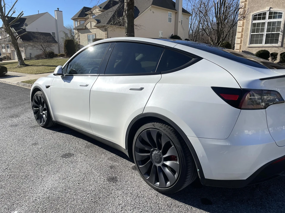 2020 Tesla Model Y Performance - Image 25 of 31