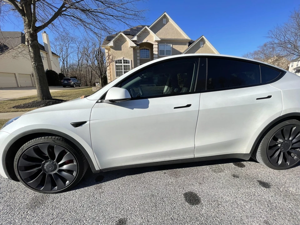 2020 Tesla Model Y Performance - Image 21 of 31