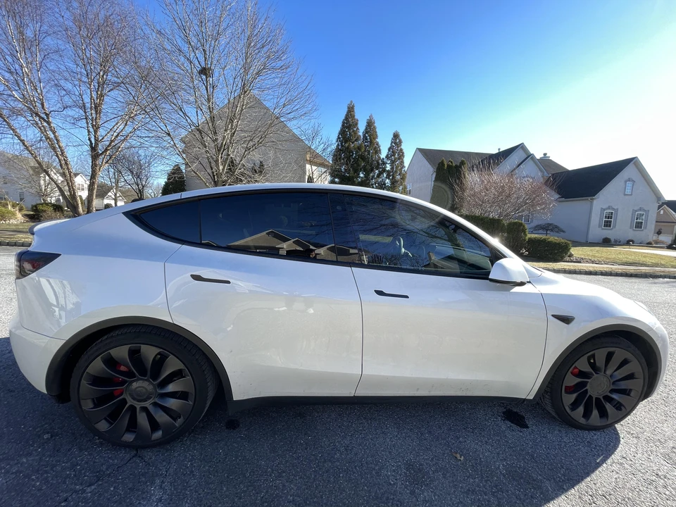 2020 Tesla Model Y Performance - Image 16 of 31