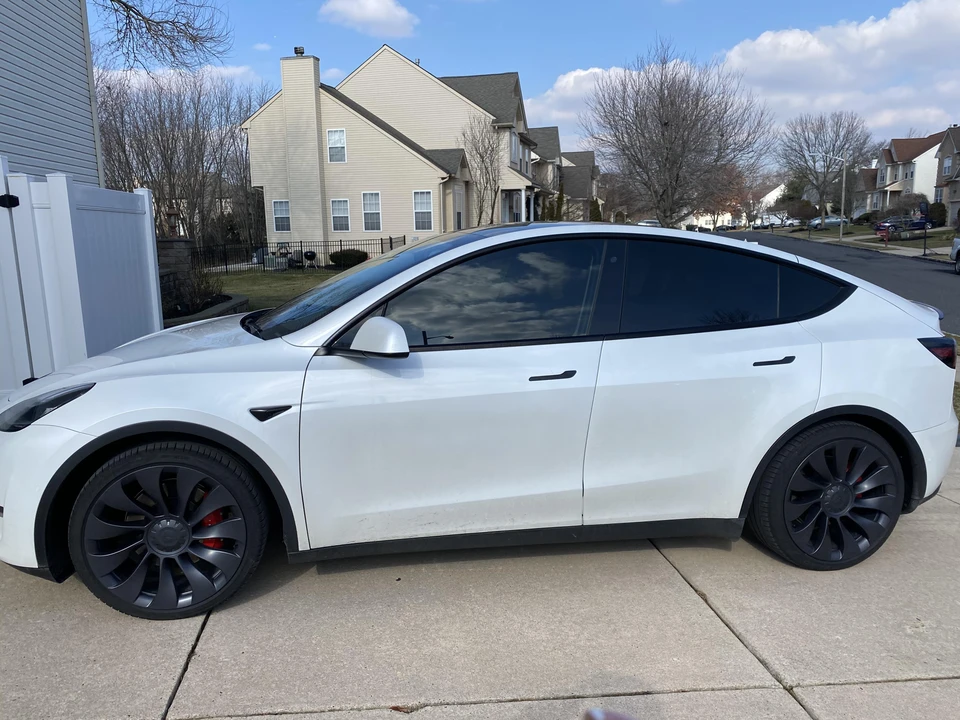2020 Tesla Model Y Performance - Image 10 of 31