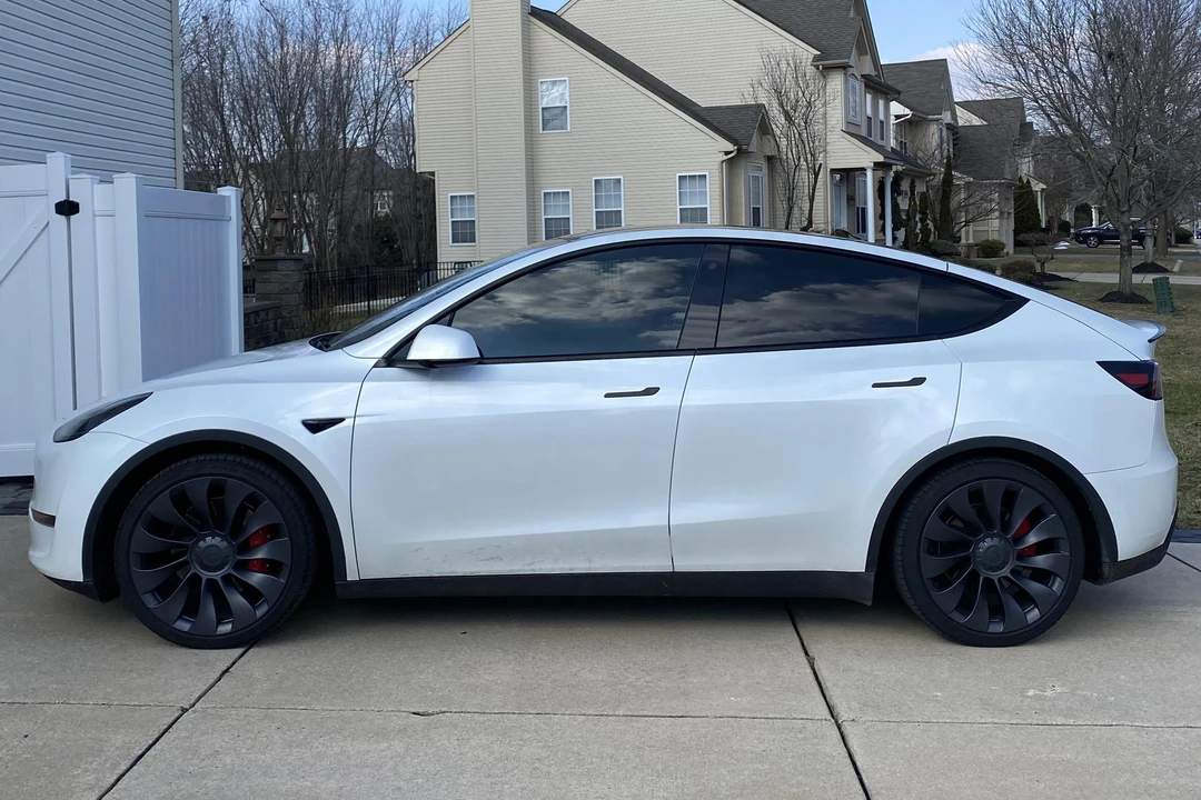 2020 Tesla Model Y Performance - Image 3 of 31