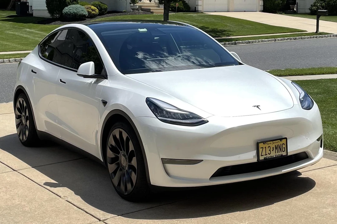 2020 Tesla Model Y Performance - Image 17 of 31