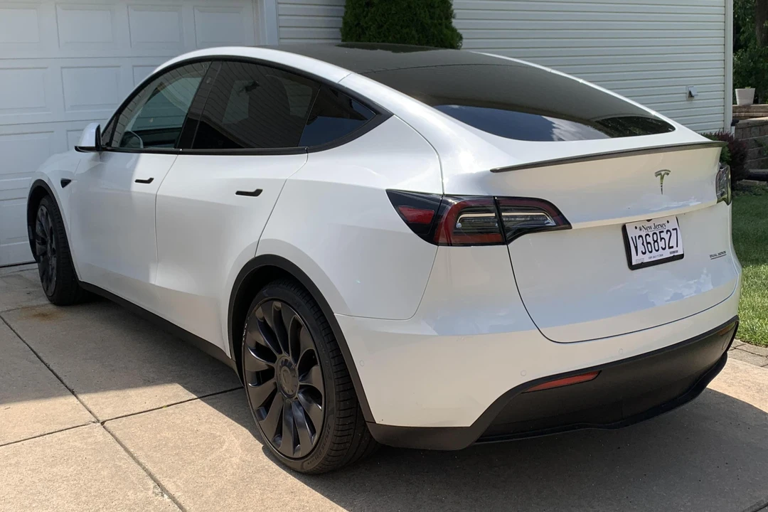 2020 Tesla Model Y Performance - Image 4 of 31