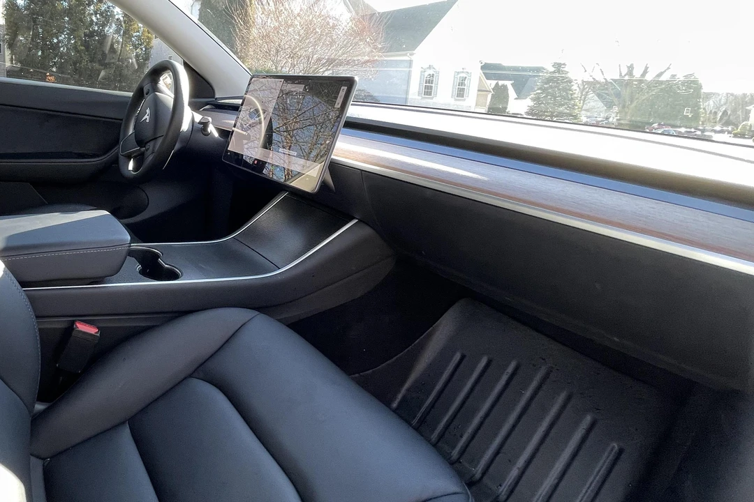 2020 Tesla Model Y Performance - Image 29 of 31