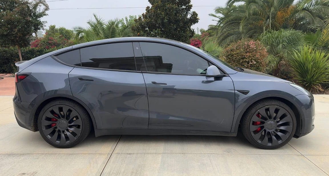 2020 Tesla Model Y Performance - Image 9 of 11