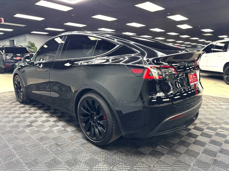 2020 Tesla Model Y Performance - Image 9 of 12
