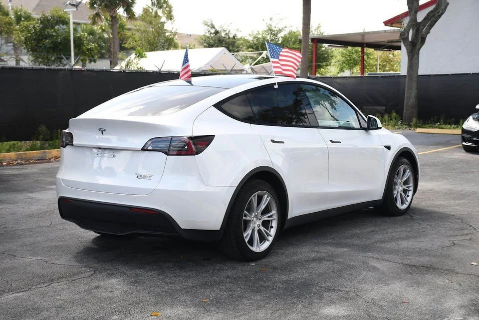 2020 Tesla Model Y Performance - Image 3 of 11