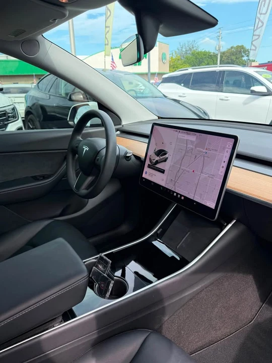 2020 Tesla Model Y Performance - Image 12 of 17