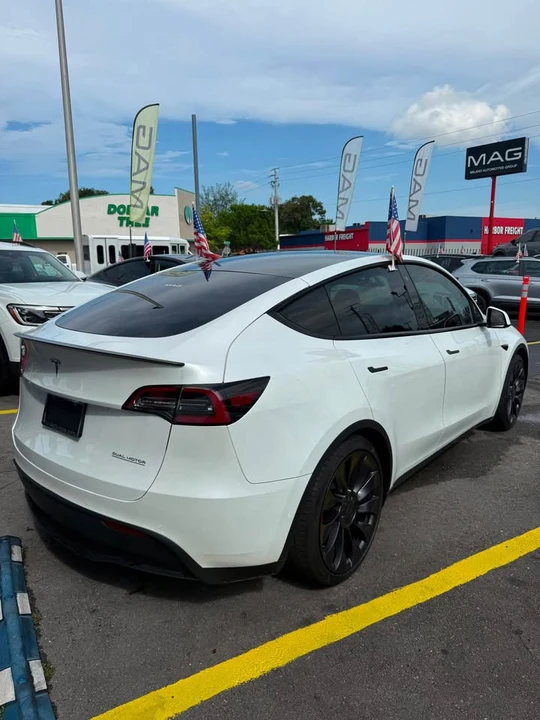 2020 Tesla Model Y Performance - Image 9 of 17