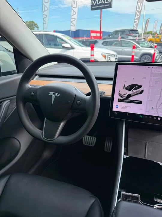 2020 Tesla Model Y Performance - Image 11 of 17