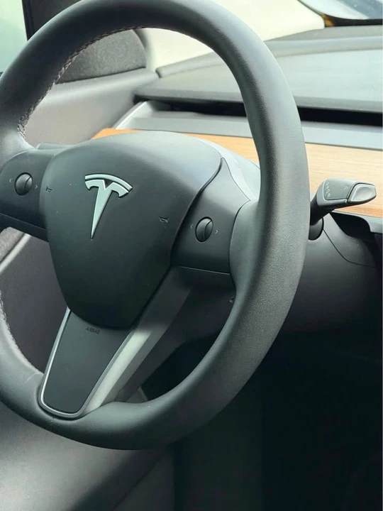 2020 Tesla Model Y Performance - Image 14 of 17