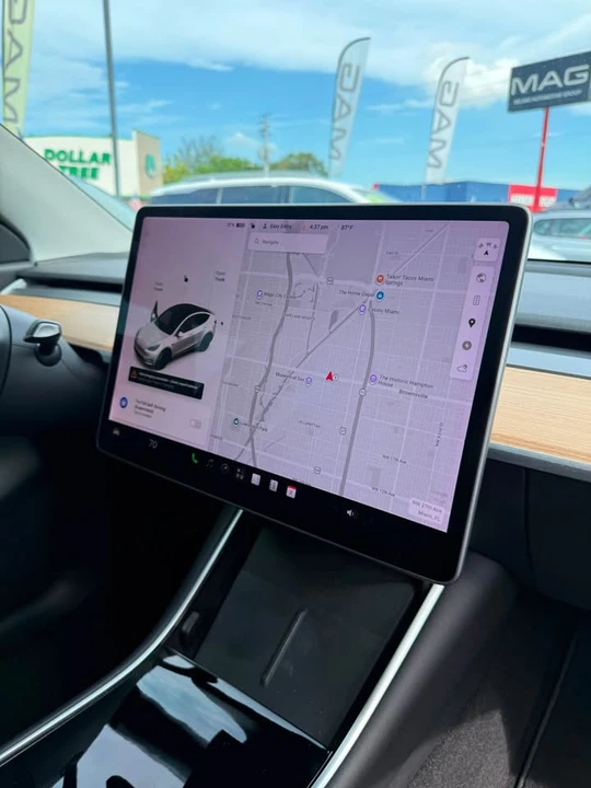 2020 Tesla Model Y Performance - Image 13 of 17