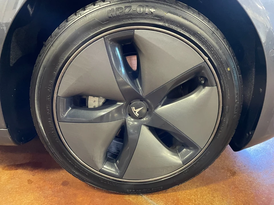 2020 Tesla - Image 8 of 21