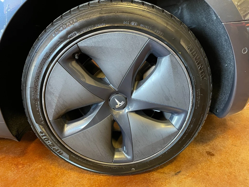 2020 Tesla - Image 10 of 21