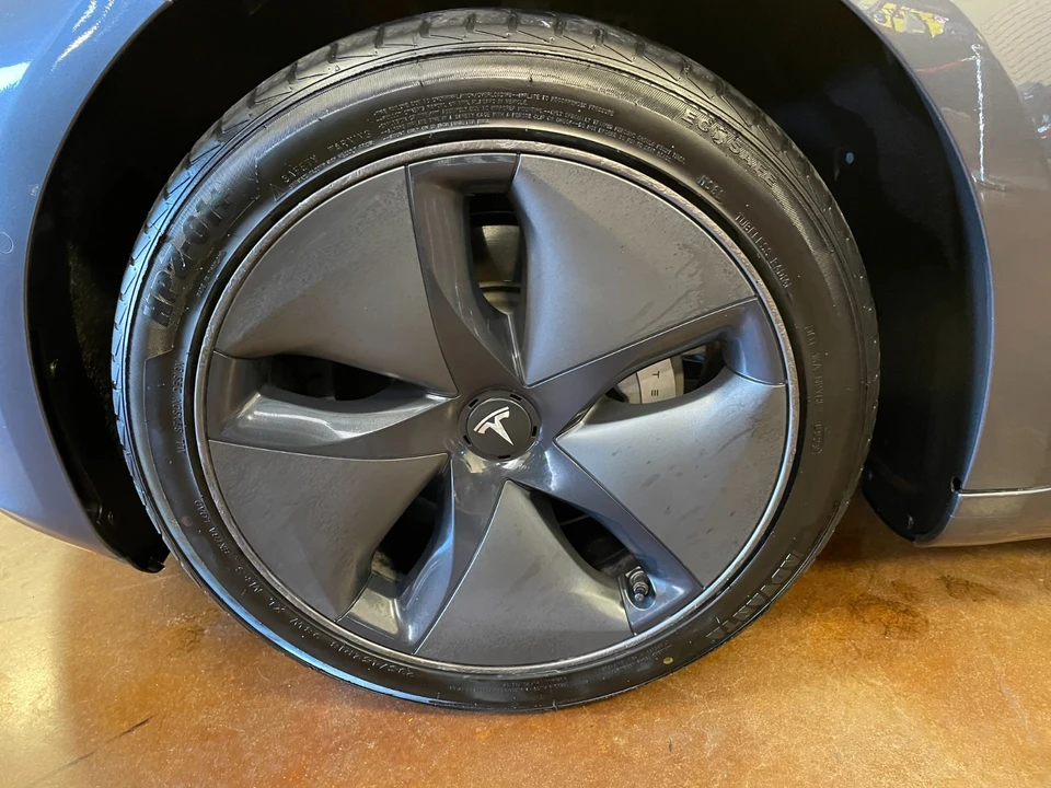 2020 Tesla - Image 11 of 21