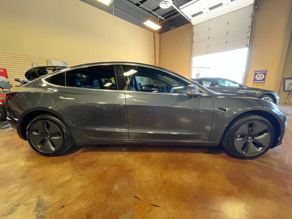 2020 Tesla - Image 7 of 21