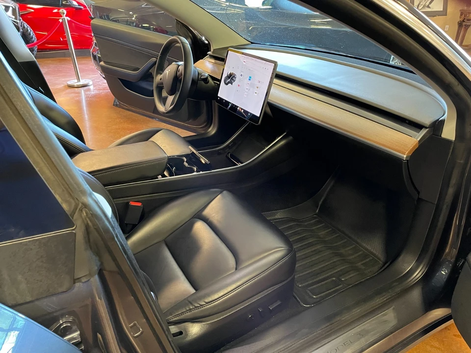 2020 Tesla - Image 19 of 21