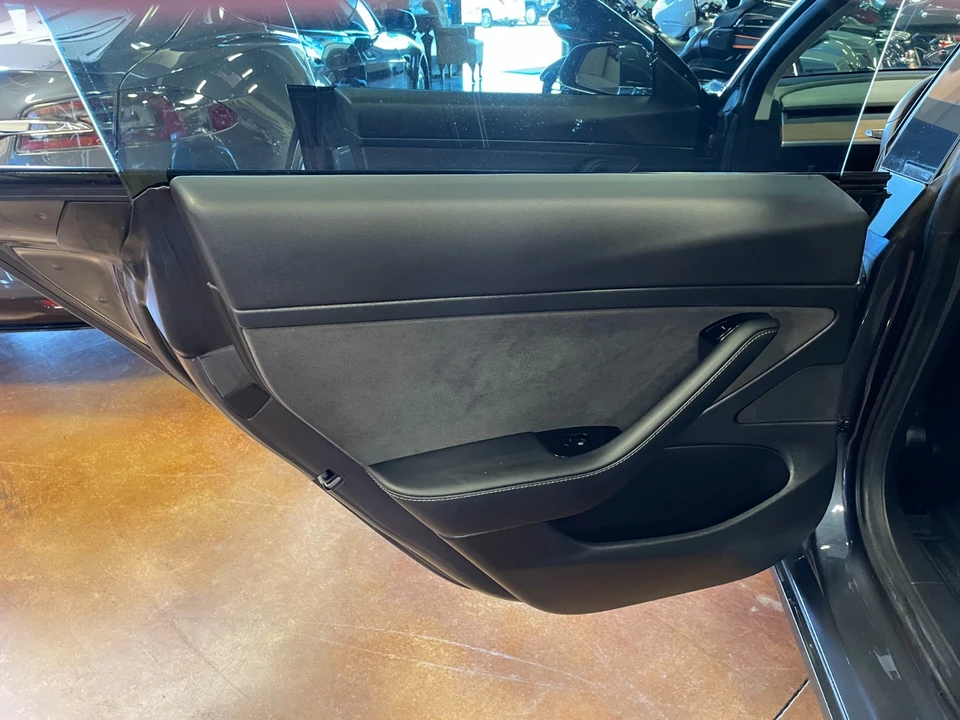 2020 Tesla - Image 15 of 21